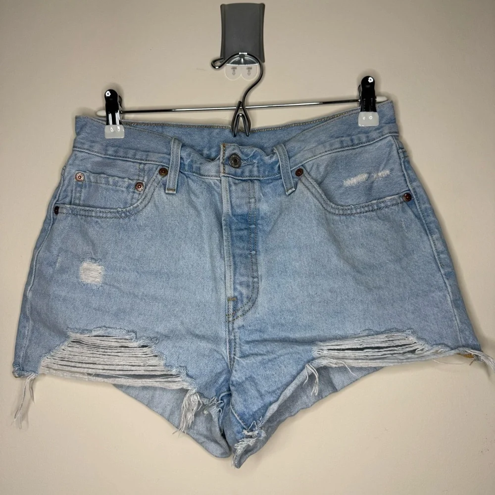 LEVI’s 501 Distressed Button Fly Rigid Denim Light Wash Summer Jean Shorts